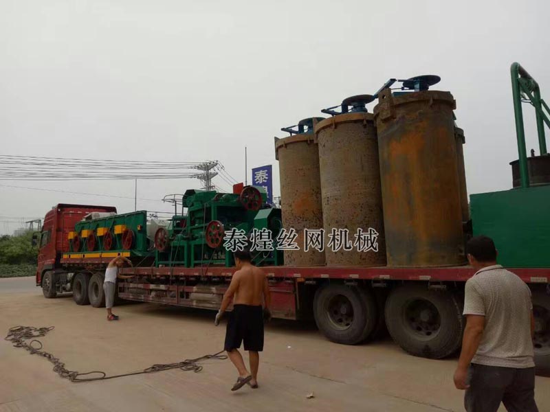 復合直進式拔絲機裝車發貨中